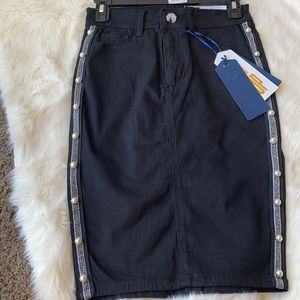 MID-RISE DENIM MIDI SKIRT